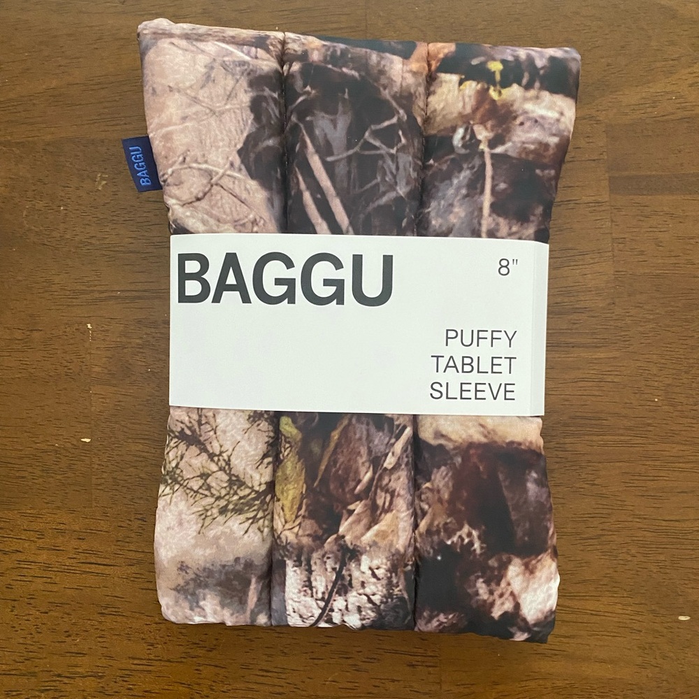 NWT BAGGU puffy tablet sleeve